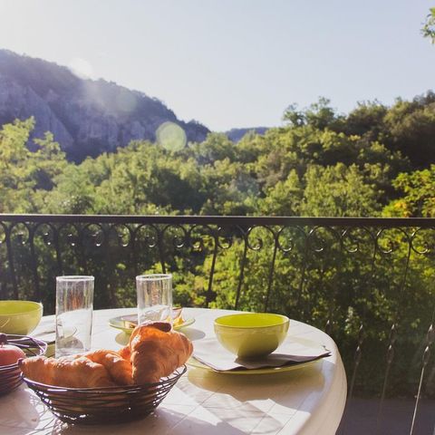 STUDIO 3 personnes - BALCON TV
