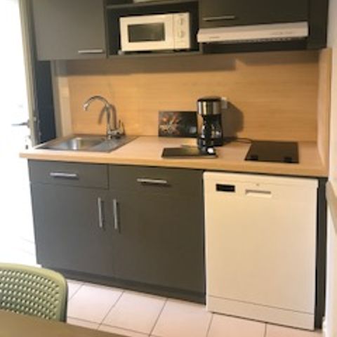 GÎTE 4 personnes - Pavillon avec vue - 1 chambre avec Clim + terrasse et TV