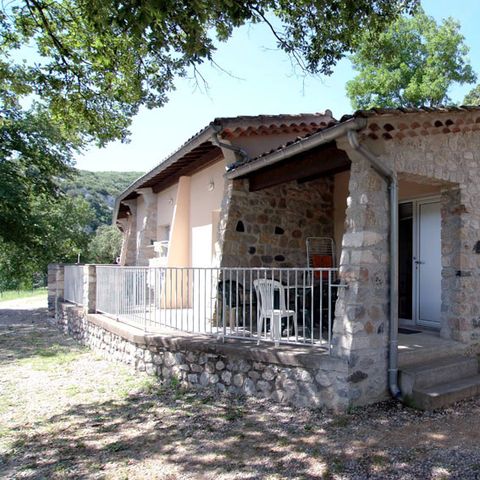 GÎTE 4 personnes - Pavillon avec vue - 1 chambre avec Clim + terrasse et TV