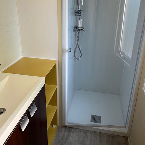 MOBILHOME 5 personnes - Mobil home Standard 32 m² 2 chambres + terrasse 12m² semi-couverte (9m²) 4/5 pers
