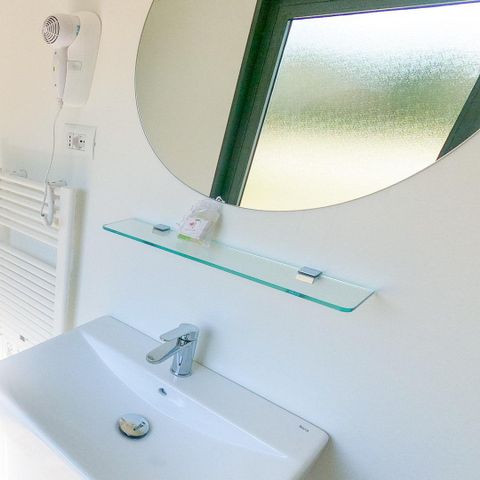 Emplacement - Emplacement Comfort avec sanitaires - 75m² - 6 amp