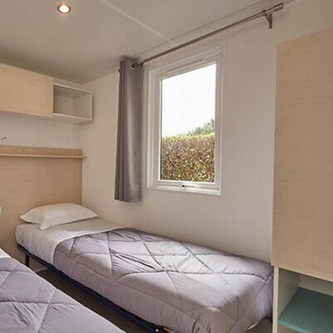 MOBILHOME 4 personnes - Comfort | 2 Ch. | 4 Pers. | Terrasse surélevée | Clim. | TV