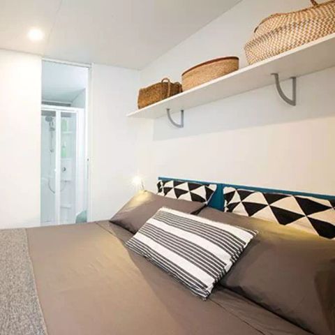 MOBILHOME 6 personnes - Mobil-home | Premium | 3 Ch. | 6 Pers. | Terrasse surélevée | 2 SDB | Clim.