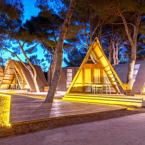 Tente en toile et en bois 4 personnes - LODGE KENTIA