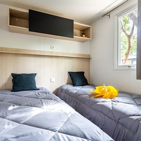 MOBILHOME 4 personnes - Ultimate | 2 Ch. | 4 Pers. | Terrasse surélevée | Douche tropicale | Clim. | TV