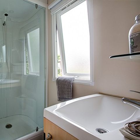 MOBILHOME 4 personnes - Mobil-home | Classic | 2 Ch. | 4 Pers. | Terrasse surélevée | TV