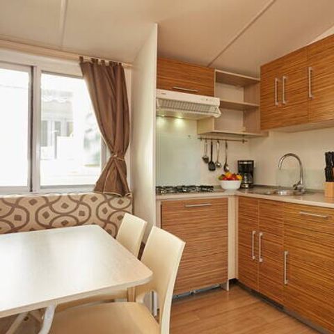 MOBILHOME 4 personnes - Mobil-home | Classic | 2 Ch. | 4 Pers. | Terrasse surélevée | 2 SDB | Clim. | TV