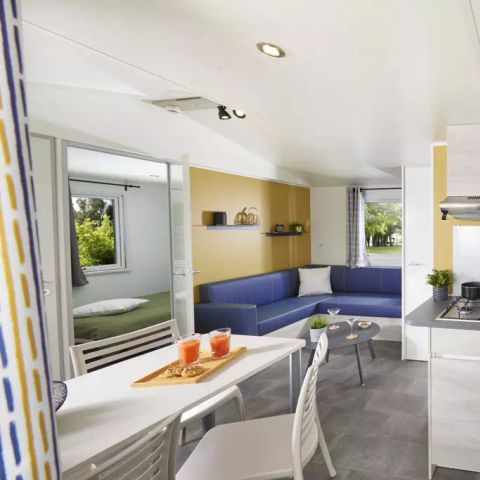 MOBILHOME 6 personnes - Mobil-home | Premium | 3 Ch. | 6 Pers. | Terrasse surélevée | 2 SDB | Clim. | TV