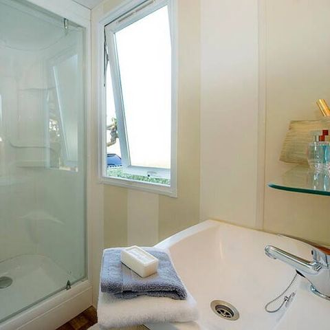 MOBILHOME 6 personnes - Comfort | 2 Ch. | 4/6 Pers. | Terrasse surélevée | 1 SDB | Clim. | TV