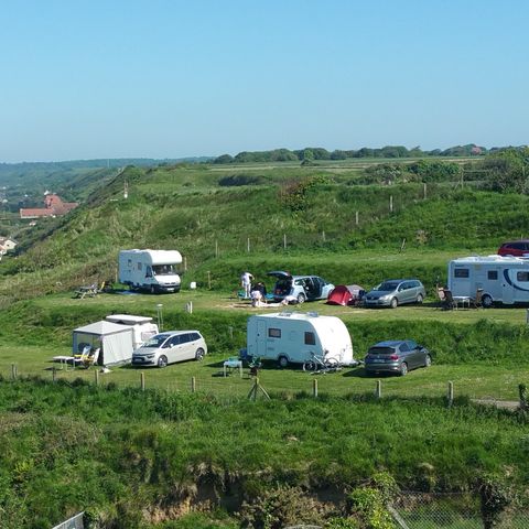 Emplacement - Forfait PRIVILEGE (1 tente, caravane ou camping-car / 1 voiture / électricité 10A) + Vue sur Mer