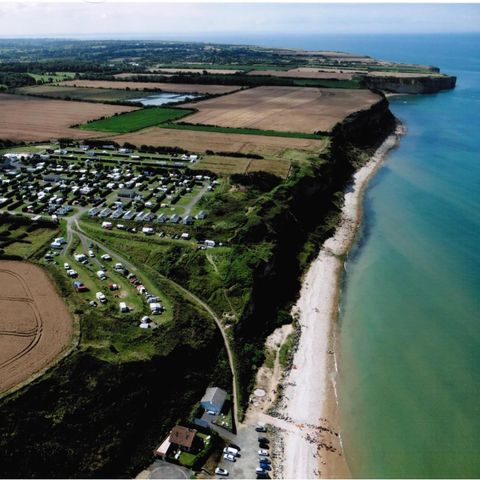 Emplacement - Forfait PRIVILEGE (1 tente, caravane ou camping-car / 1 voiture / électricité 10A) + Vue sur Mer