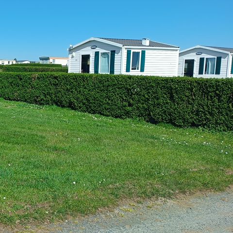 Emplacement - Forfait CONFORT XXL (1 tente, caravane ou camping-car / 1 voiture / électricité 10A)