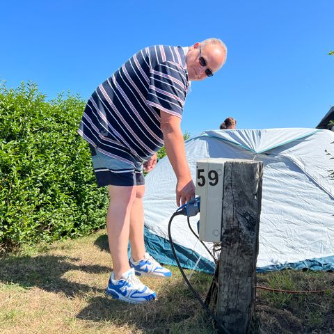 Emplacement - Forfait CONFORT XXL (1 tente, caravane ou camping-car / 1 voiture / électricité 10A)