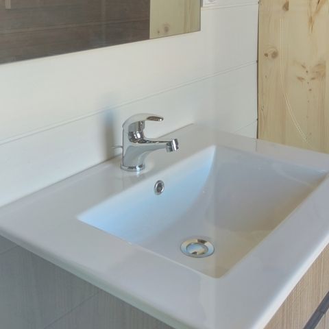 Emplacement - Forfait PREMIUM : emplacement équipé d'une FREECAMP + électricité 10A