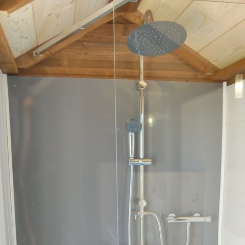 Emplacement - Forfait PREMIUM : emplacement équipé d'une FREECAMP + électricité 10A