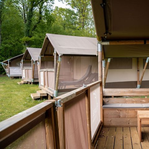 TENTE TOILE ET BOIS 5 personnes - y compris les installations sanitaires