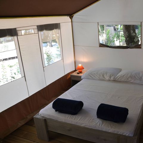 Tente en toile et en bois 5 personnes - Safaritent sanitaire