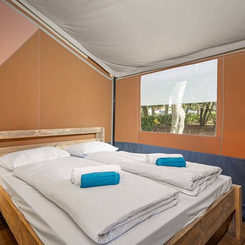 Tente en toile et en bois 6 personnes - Safaritent sanitair + airco (6P)