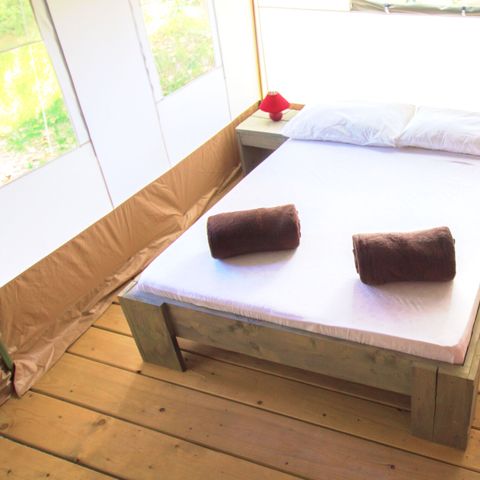Tente en toile et en bois 5 personnes - Valkanela - Tente safari + sanitaires