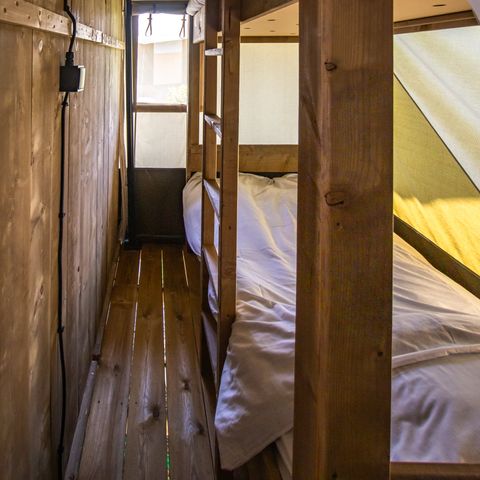 Tente en toile et en bois 5 personnes - Valkanela - Tente Safari Bella Vista + sanitaires + air conditionné (8P)