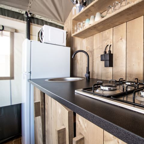 Tente en toile et en bois 5 personnes - Valkanela - Tente safari + sanitaires + climatisation (6P)