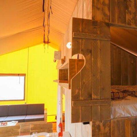 Tente en toile et en bois 6 personnes - Safari Lodge | 3 Ch. | 6 Pers. | Terrasse surélevée | Clim.