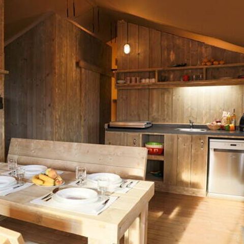 Tente en toile et en bois 6 personnes - Safari Lodge | 3 Ch. | 6 Pers. | Terrasse surélevée | Clim.