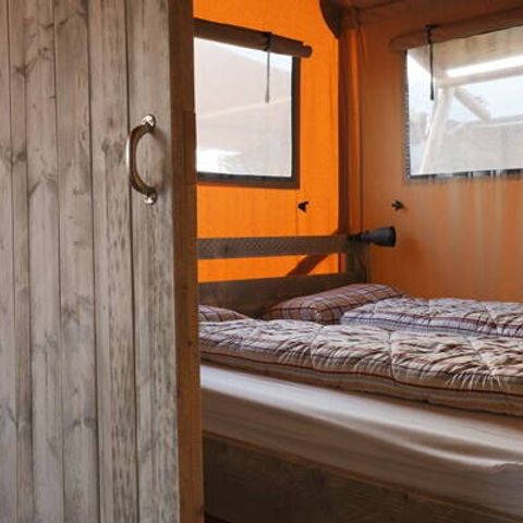 Tente en toile et en bois 6 personnes - Safari Lodge | 3 Ch. | 6 Pers. | Terrasse surélevée | Clim.