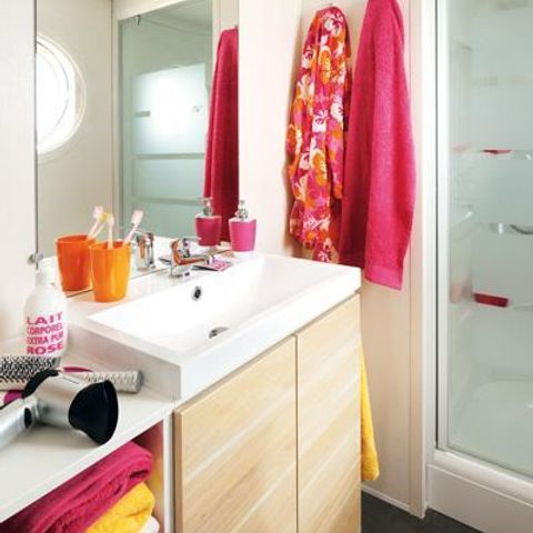 MOBILHOME 4 personnes - Mobil-home Confort 27m² 2 chambres dont terrasse semi-couverte 18m² + TV