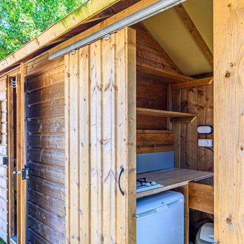 Emplacement - Forfait Premium : emplacement 6A équipé d'une Freecamp (cabane avec sanitaires)