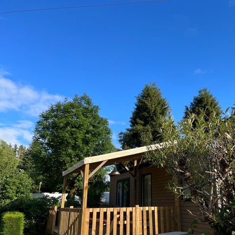 BUNGALOW 5 personnes - Chêne 28 m² avec terrasse bois semi-couverte