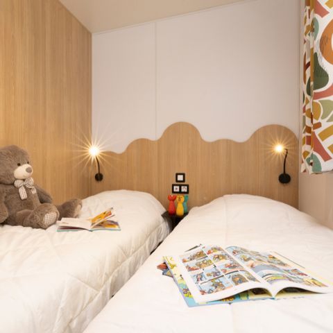 MOBILHOME 6 personnes - Bungalow Sapin - 32m² avec terrasse en bois semi-couverte