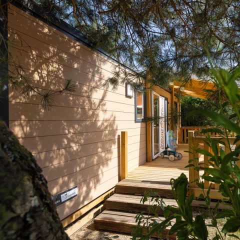 MOBILHOME 6 personnes - Bungalow Sapin - 32m² avec terrasse en bois semi-couverte