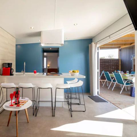 MOBILHOME 4 personnes - Comfort | 2 Ch. | 4 Pers. | Terrasse surélevée | 2 SDB | Clim. | TV