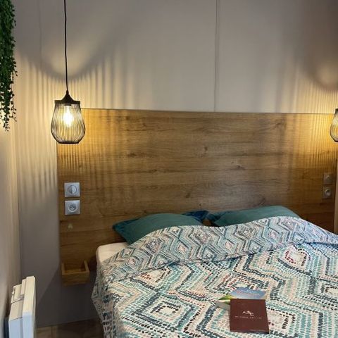 MOBILHOME 4 personnes - Créole 32 m² - 3 pièces - 2 chambres - Jacuzzi privatif - Climatisation