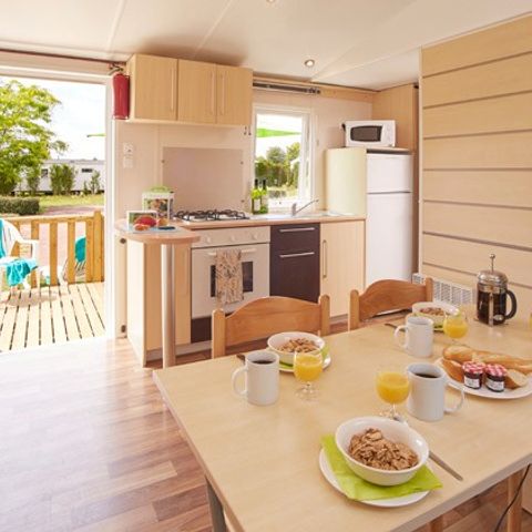 MOBILHOME 6 personnes - Homair mobil homes au camping de la Méditerranée Classic XL | 2 Ch. | 4/6 Pers. | Terrasse surélevée | Clim.