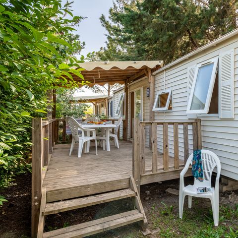 MOBILHOME 6 personnes - Homair mobil homes au camping de la Méditerranée Classic XL | 2 Ch. | 4/6 Pers. | Terrasse surélevée | Clim.