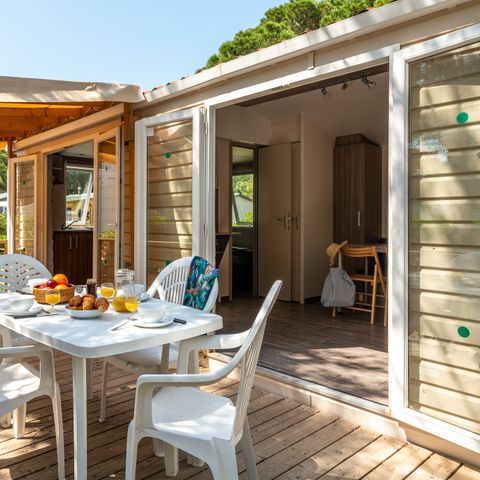 MOBILHOME 6 personnes - Homair mobil homes au camping de la Méditerranée l Comfort | 2 Ch. | 4/6 Pers. | Terrasse surélevée | Clim.