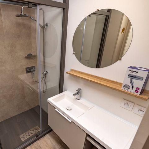 MOBILHOME 8 personnes - Mobil-home | Ultimate | 3 Ch. | 6/8 Pers. | Terrasse surélevée | Clim. | TV