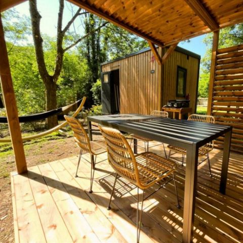 Emplacement - Empla LUXE + 2 pers, sanitaire privé + GARDEN PACK
