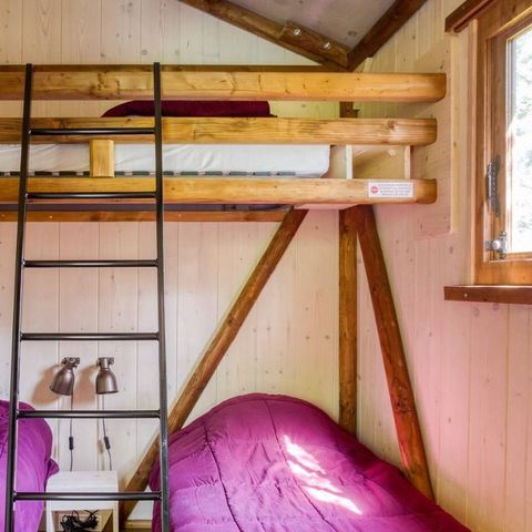TENTE TOILE ET BOIS 5 personnes - Cabane Lodge Bois sur pilotis Confort 27m² 2 chambres - terrasse bois couverte, zone ombragée 5 pers