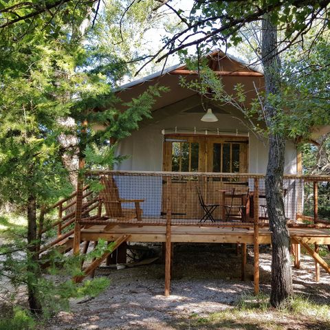 TENTE TOILE ET BOIS 5 personnes - Cabane Lodge Bois sur pilotis Confort 27m² 2 chambres - terrasse bois couverte, zone ombragée 5 pers