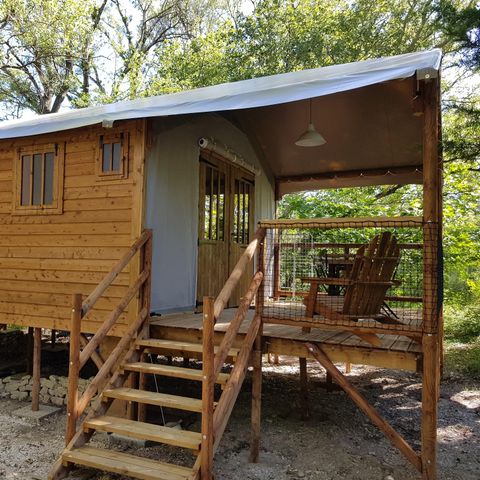 TENTE TOILE ET BOIS 5 personnes - Cabane Lodge Bois sur pilotis Confort 27m² 2 chambres - terrasse bois couverte, zone ombragée 5 pers