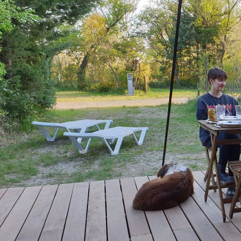 TENTE TOILE ET BOIS 4 personnes - Tente prêt à camper 28 m² - terrasse semi-couverte - sans sanitaire