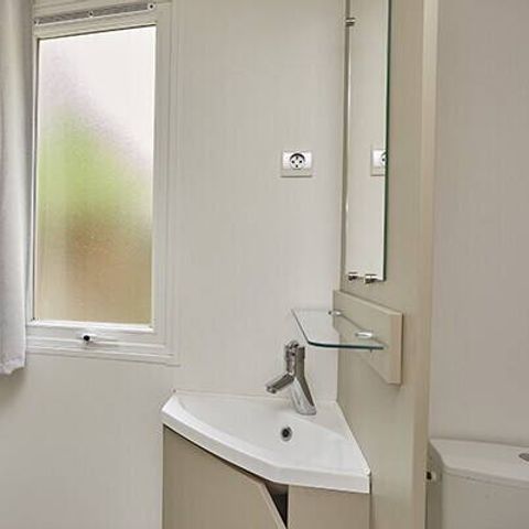 Mobilhome 6 personnes - Mobil-home | Premium Exclusive | 3 Ch. | 6 Pers. | Terrasse Lounge | Jacuzzi | 2 SDB | Clim. | TV