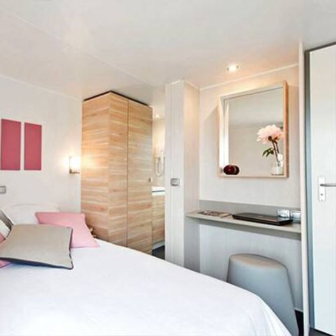 Mobilhome 4 personnes - Mobil-home | Ultimate | 2 Ch. | 4 Pers. | Terrasse Lounge | Jacuzzi | 2 SDB | Clim. | TV