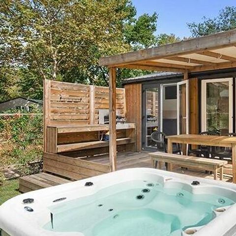 Mobilhome 4 personnes - Mobil-home | Ultimate | 2 Ch. | 4 Pers. | Terrasse Lounge | Jacuzzi | 2 SDB | Clim. | TV