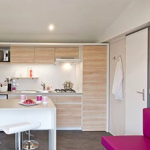 Mobilhome 4 personnes - Mobil-home | Ultimate | 2 Ch. | 4 Pers. | Terrasse Lounge | Jacuzzi | 2 SDB | Clim. | TV