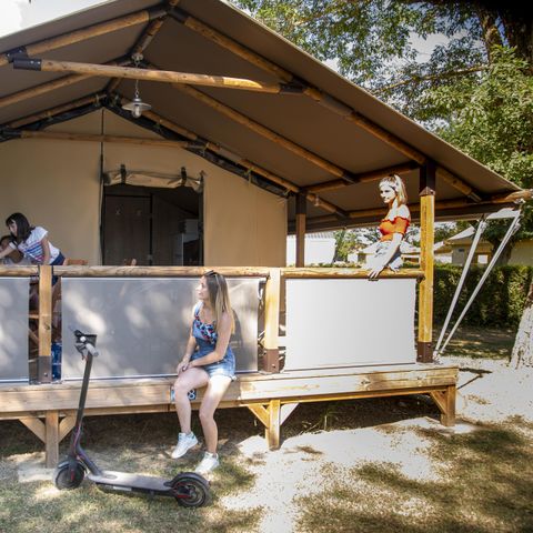 TENTE TOILE ET BOIS 5 personnes - Lodge Kenya Confort 35m² 2 chambres + Terrasse couverte 4/5 pers