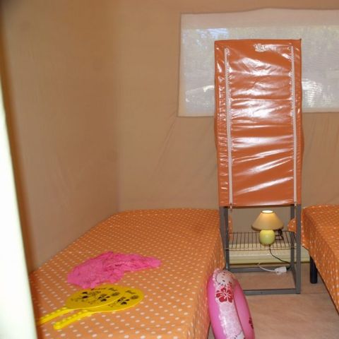 BUNGALOW TOILÉ 6 personnes - TENTE équipée 20m² 2 chambres (sans sanitaires) 5 pers